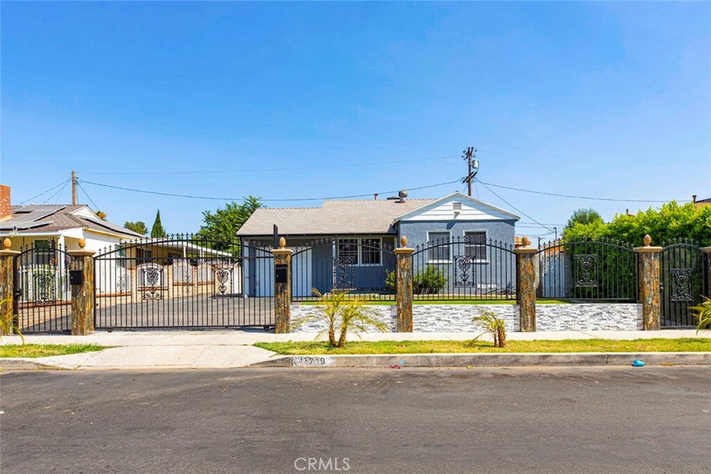 Property Photo:  15219 Blythe Street  CA 91402 