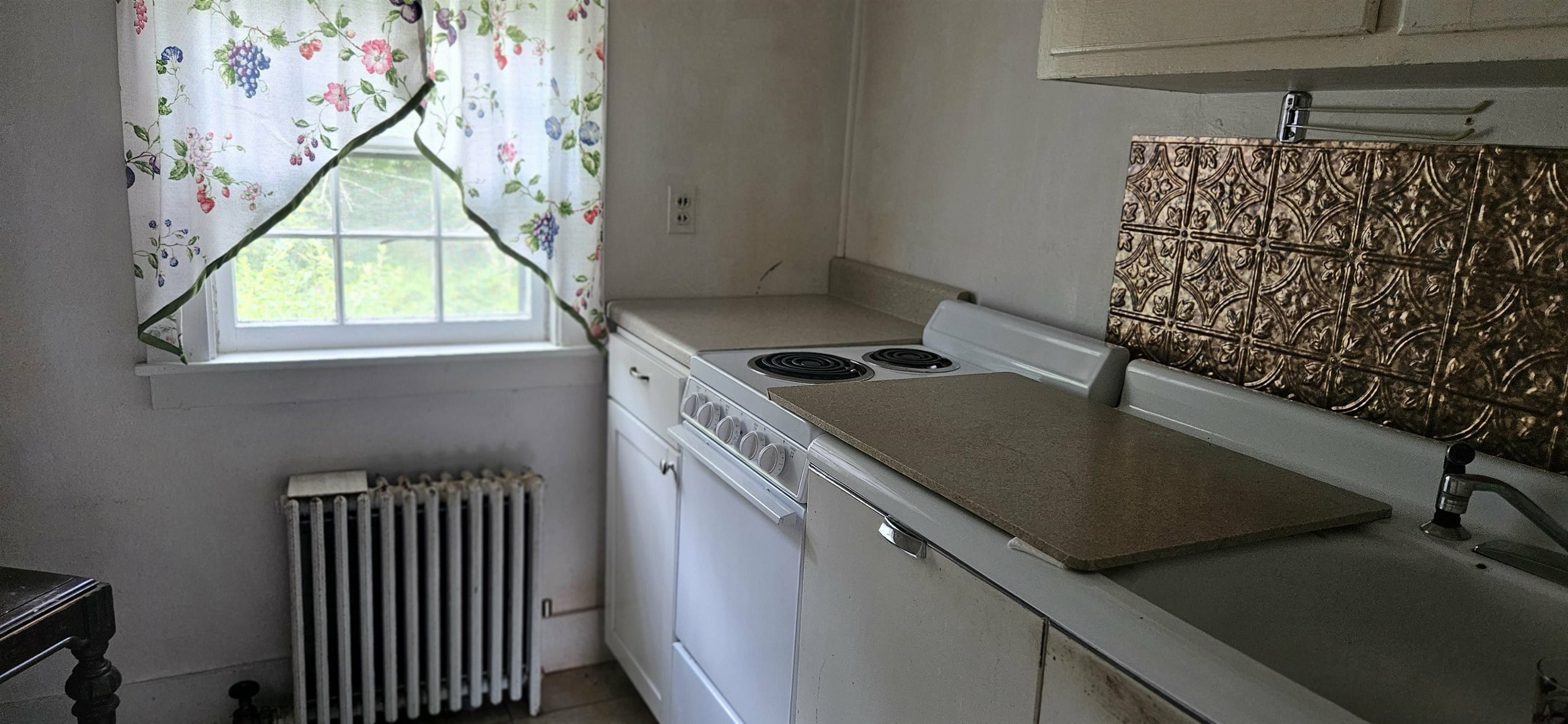 Property Photo:  66 Exeter Road  NH 03848 