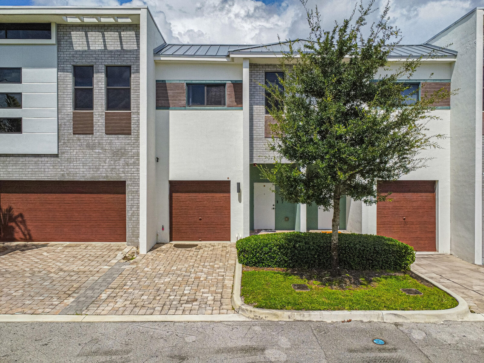 Property Photo: 807 NW 45 Terrace 807 FL 33317