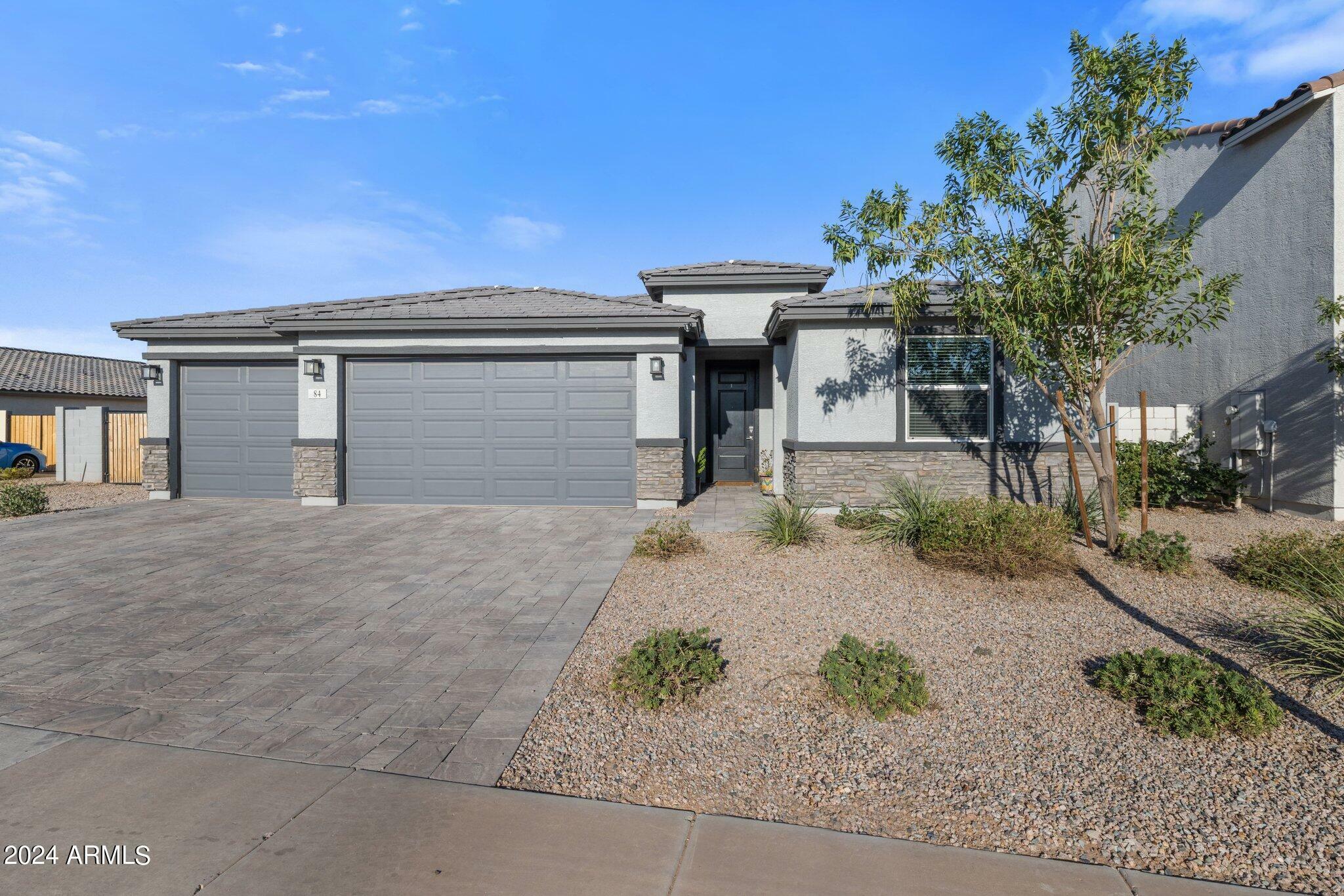 Property Photo:  84 S Naples Lane  AZ 85122 