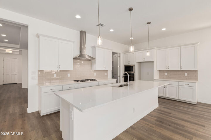 Property Photo: 11942 W Parkway Lane AZ 85323