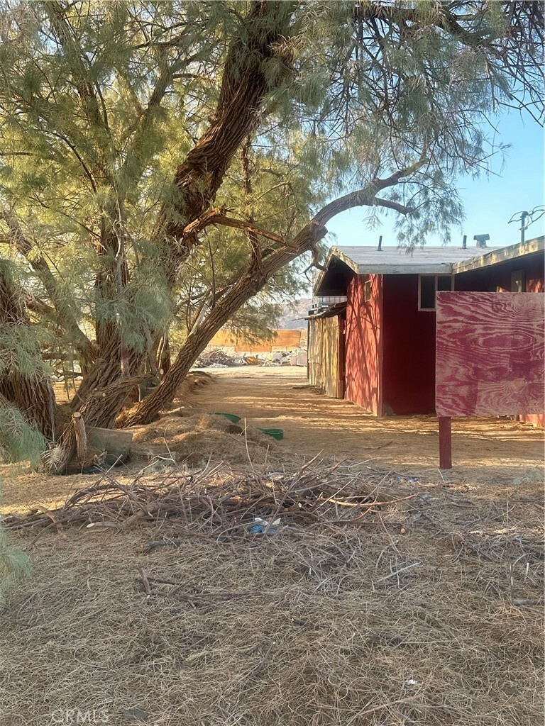 Property Photo:  88020 Amboy Rd  CA 92277 