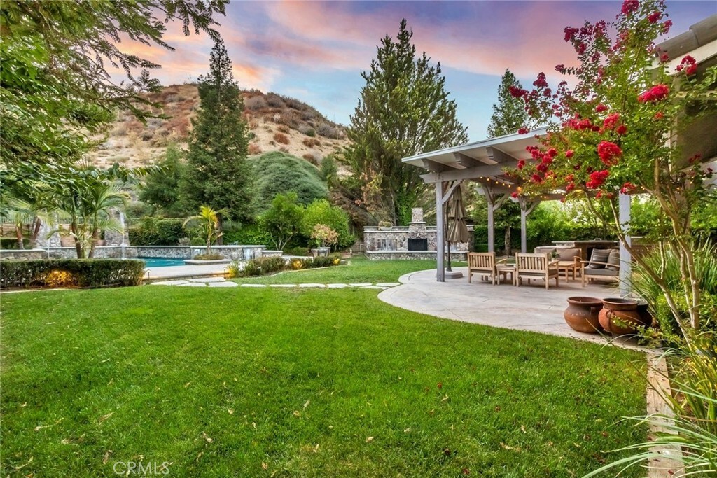 Property Photo:  24921 Greensbrier Drive  CA 91381 