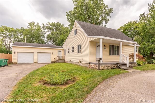 Property Photo:  28427 Hennepin Street  MI 48135 