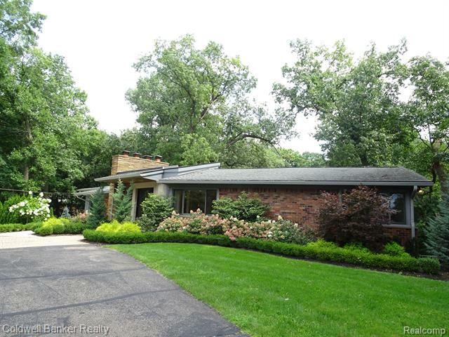 1930 Hillwood Drive  Bloomfield Hills MI 48304 photo