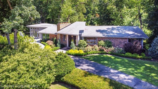 Property Photo: 1930 Hillwood Drive MI 48304