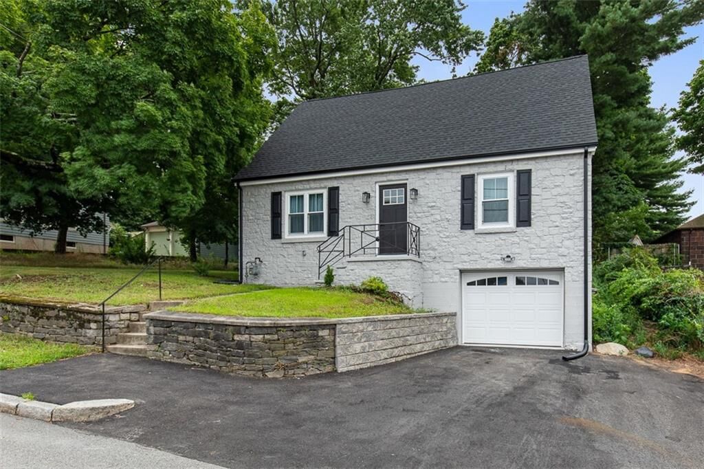 Property Photo:  162 Colonial Road  RI 02906 