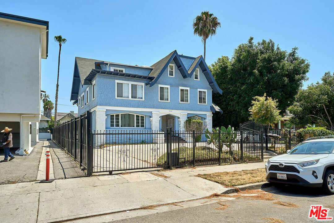 Property Photo:  1414  S Wilton Pl  CA 90019 