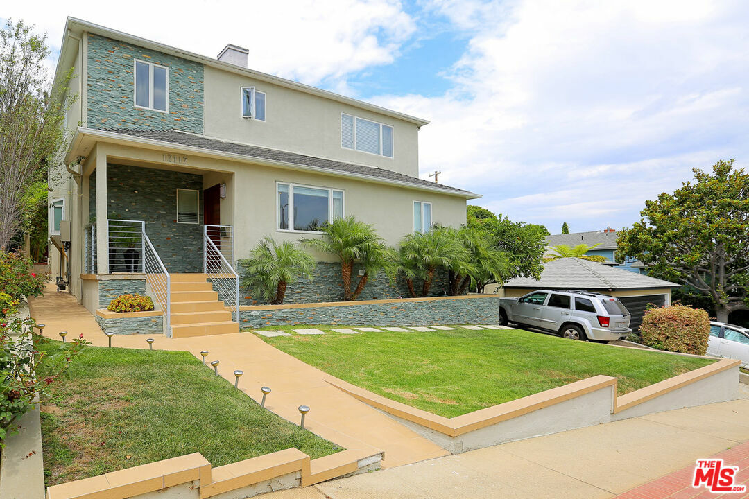 Property Photo:  12117  Stanwood Dr  CA 90066 