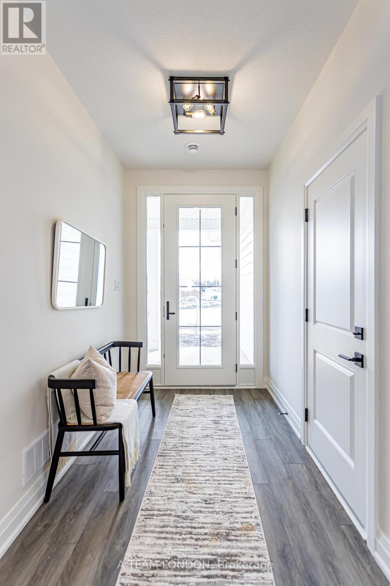 Property Photo:  93 The Promenade  ON N5L 1C5 