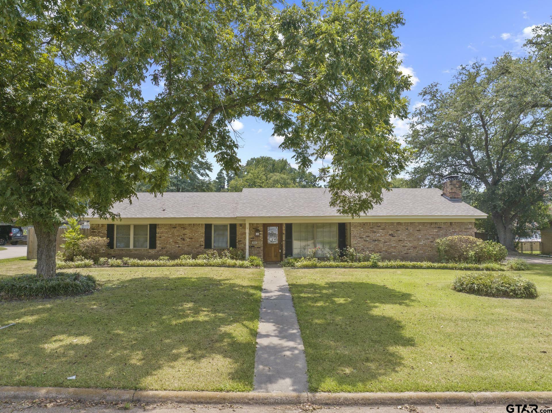 909 Elizabeth St  Gilmer TX 75644 photo