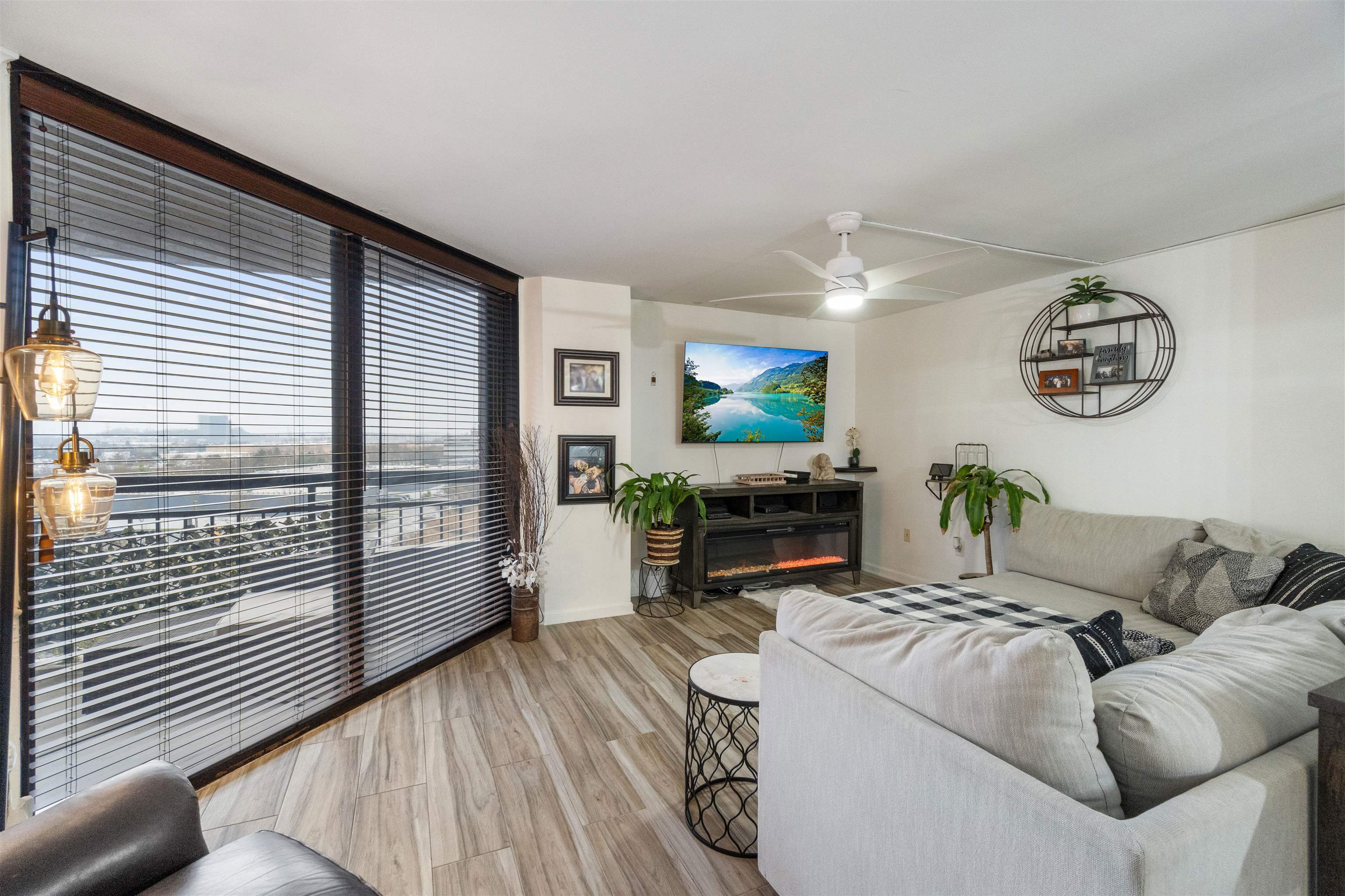 Property Photo:  732 Harmon Cove Tower 732  NJ 07094 