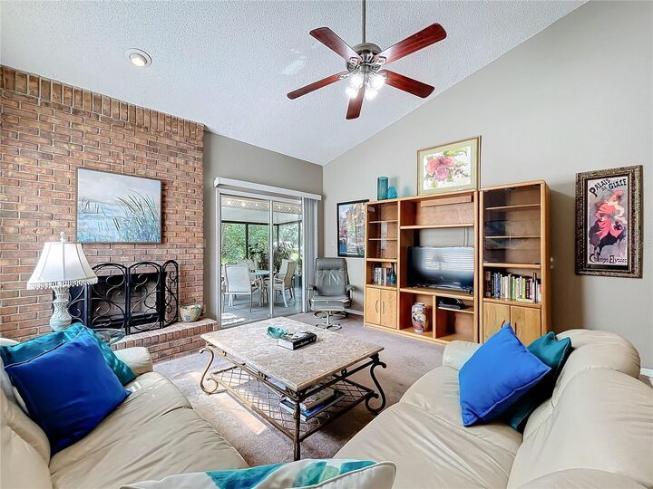 Property Photo: 4037 W Maryland Place FL 32707