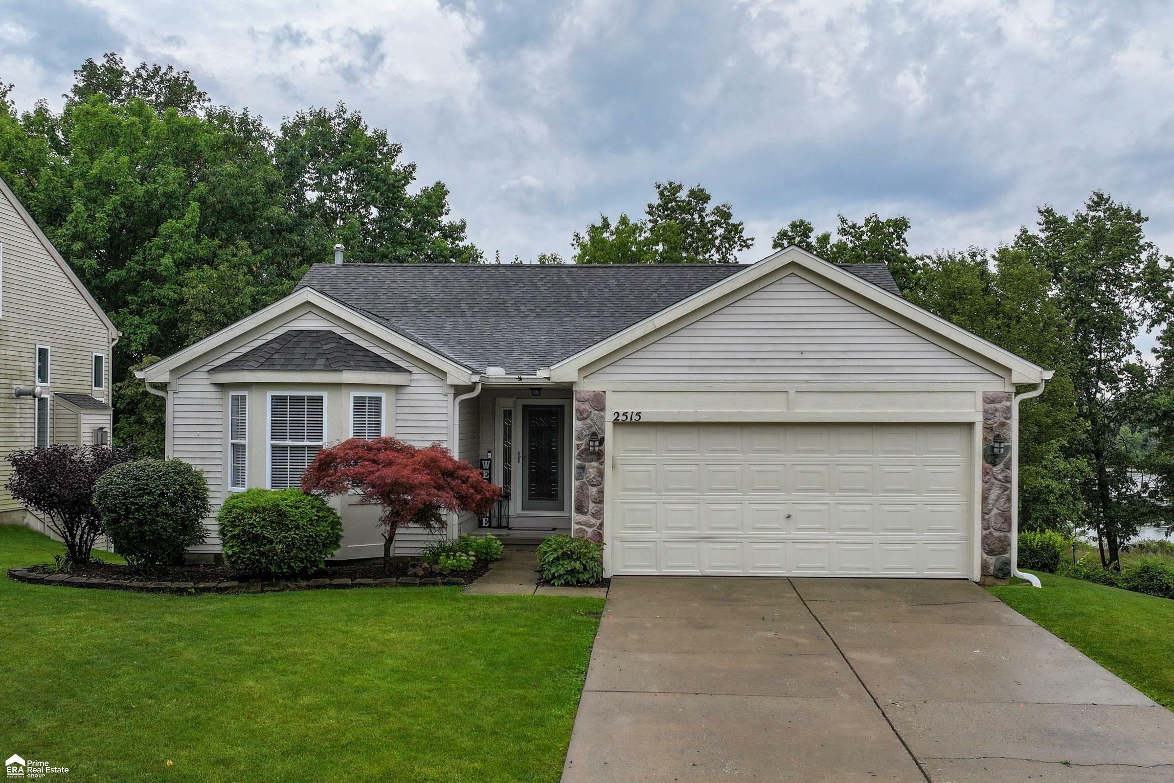 Property Photo:  2515 Driftwood Drive  MI 48329 