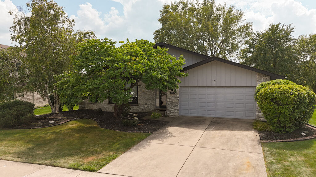 Property Photo:  17762 Crestview Drive  IL 60467 