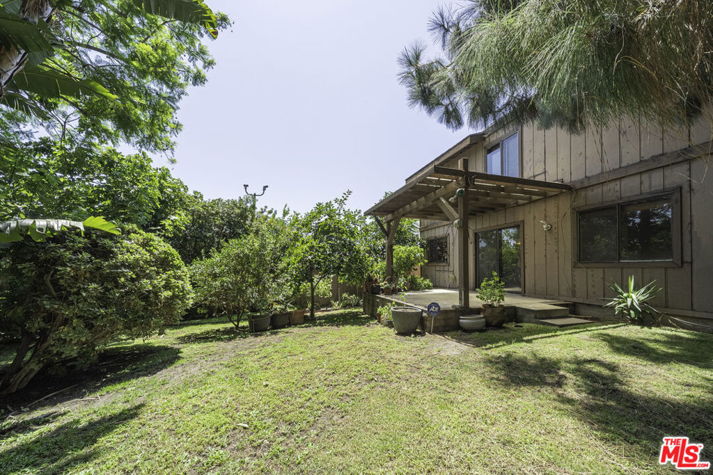 Property Photo:  2 Northwoods Lane  CA 91214 