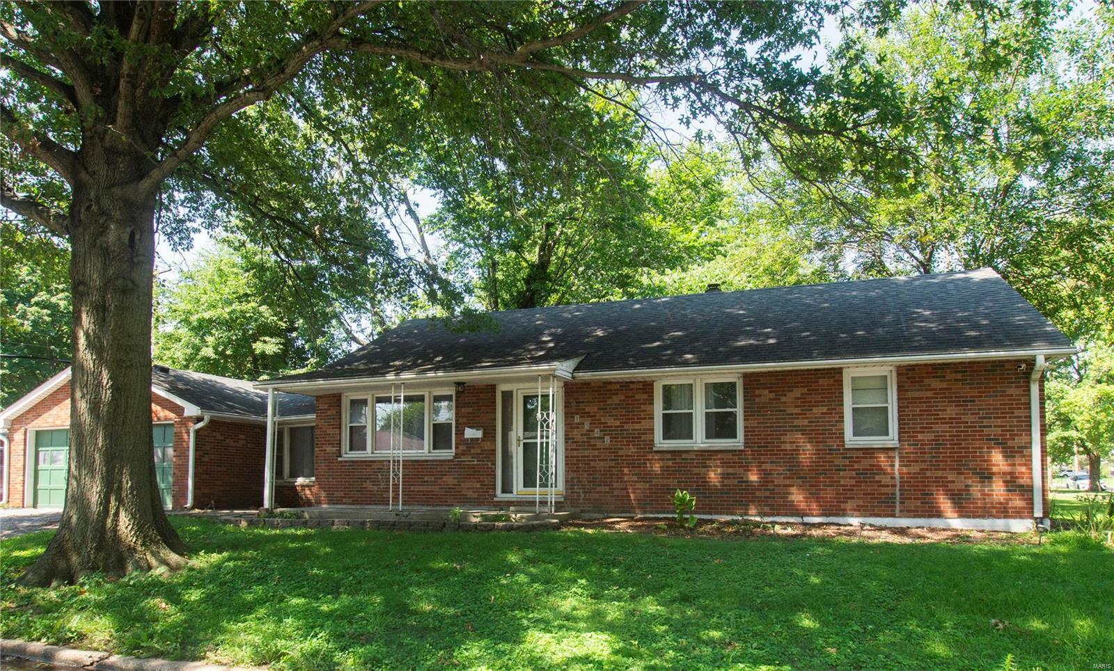 Property Photo:  1542 Lindell Boulevard  IL 62040 