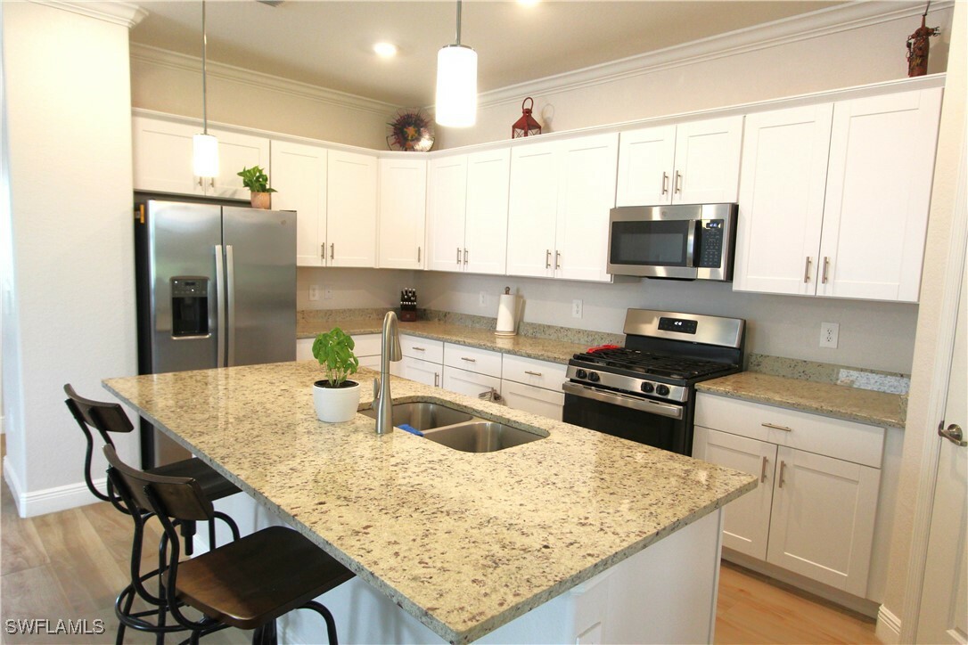 Property Photo:  17876 Woodland Court  FL 33982 