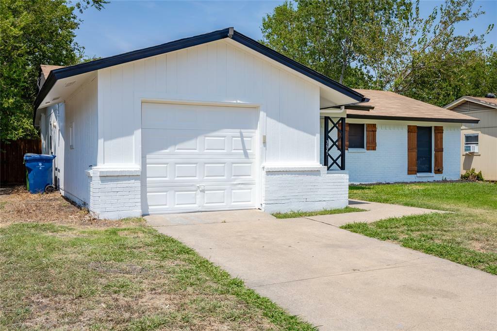 Property Photo:  3621 Edgewood Drive  TX 75042 