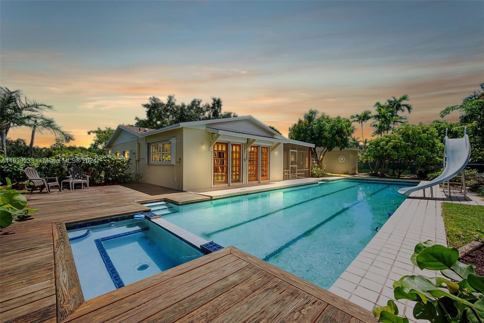 Property Photo:  18578 SW 89th Pl  FL 33157 
