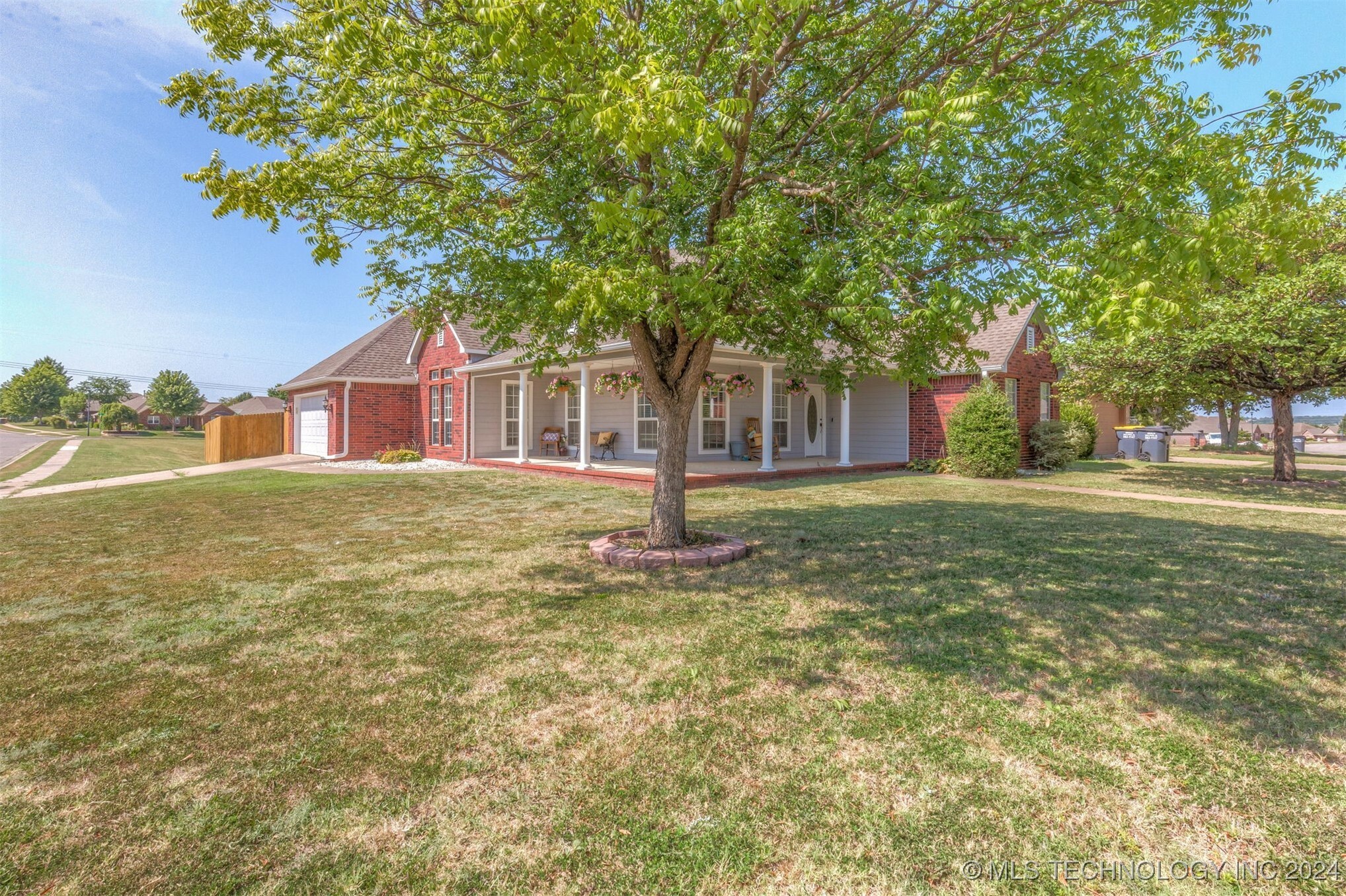 Property Photo:  1304 W 117th Street S  OK 74037 