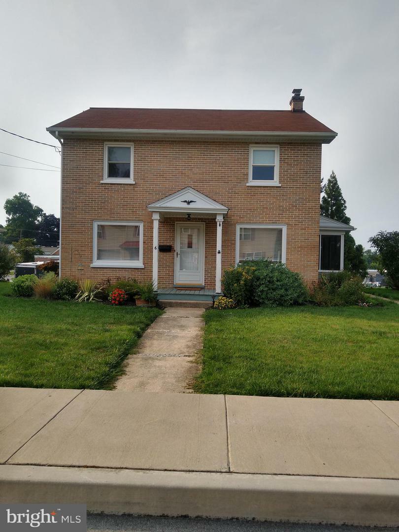 Property Photo:  6 E 2nd Street  PA 17566 