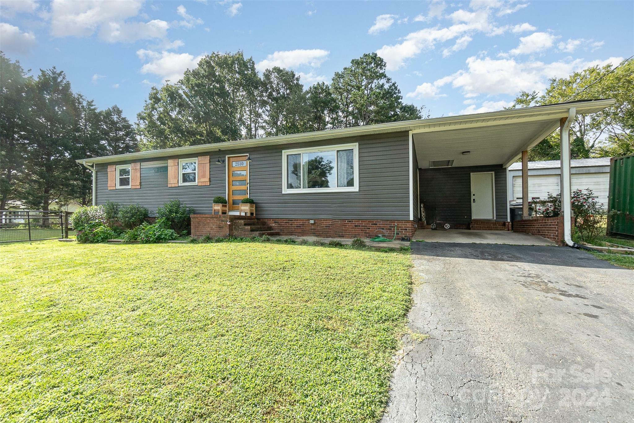 Property Photo:  2510 Joyce Street  NC 28083 