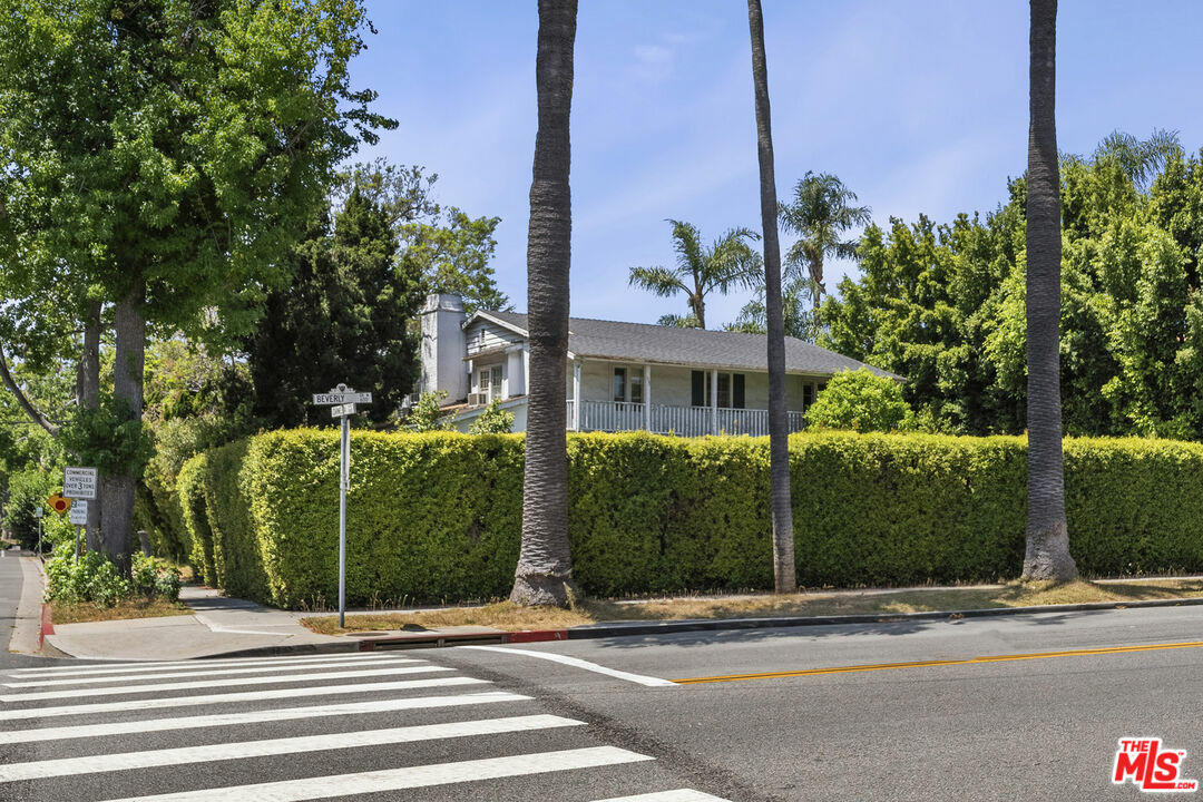 Property Photo:  601 N Beverly Dr  CA 90210 