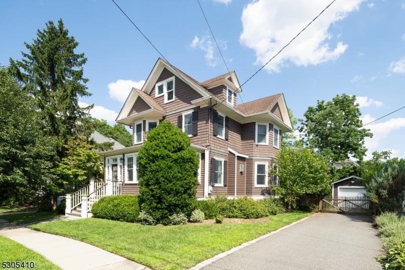 Property Photo:  32 N Hillside Ave  NJ 07928 