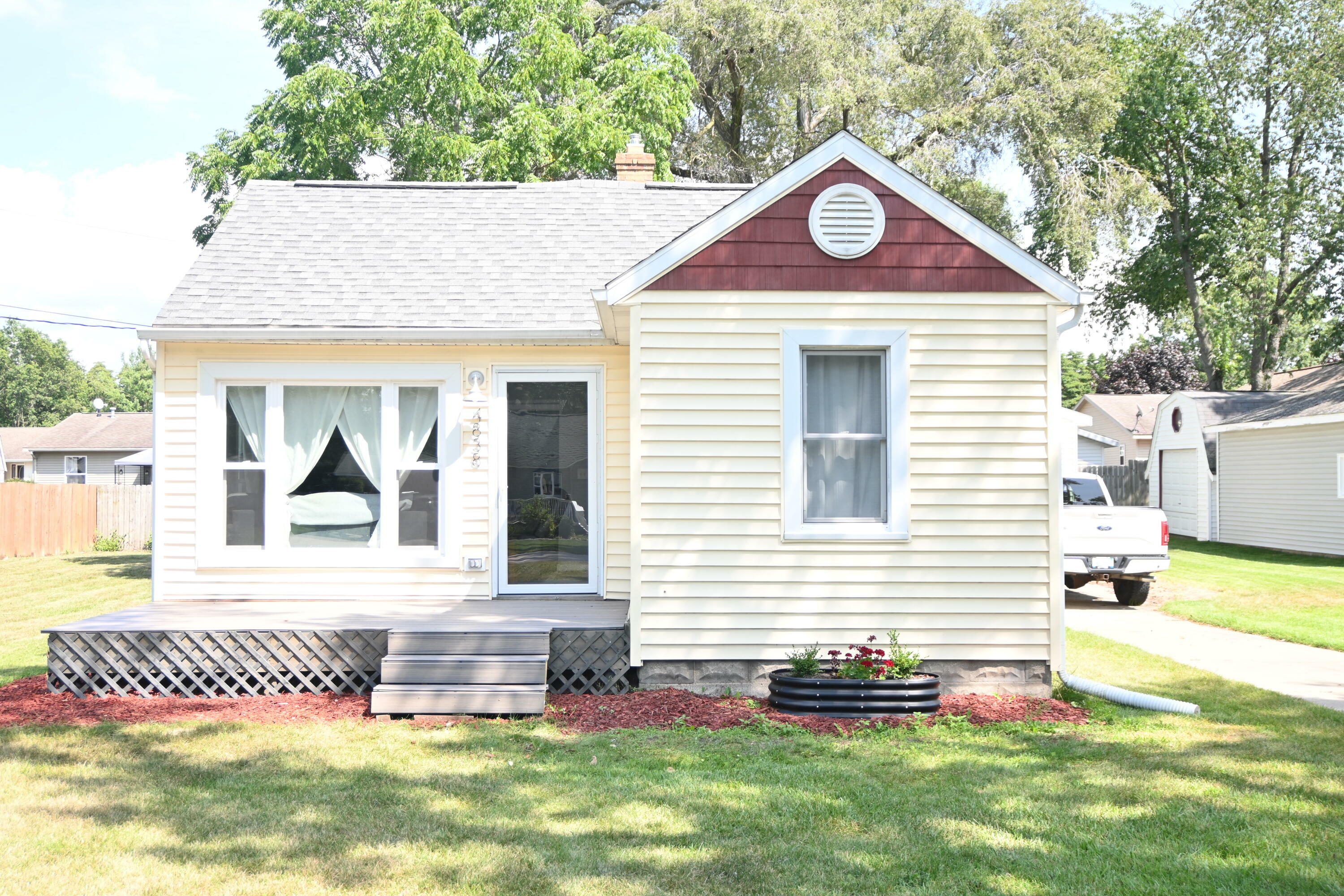 Property Photo:  4838 Grand Street  MI 49441 