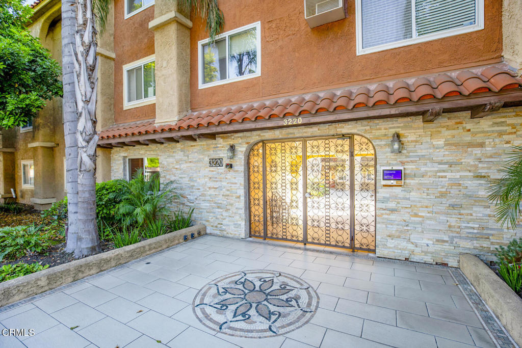 Property Photo: 3220 Altura Avenue 134 CA 91214