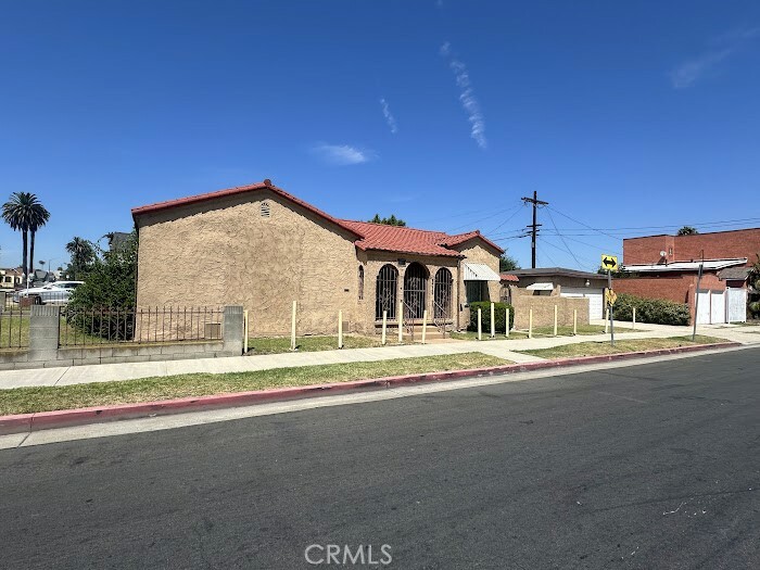 Property Photo:  8329 Raymond Avenue  CA 90044 