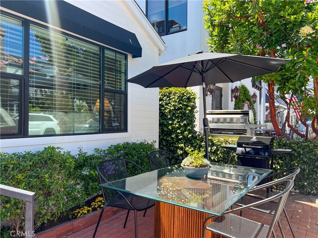 Property Photo:  315 Diamond Avenue  CA 92662 