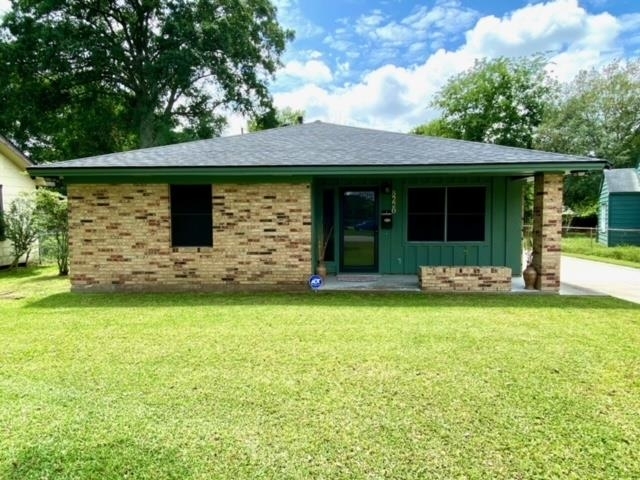 Property Photo:  5220 Fairview Ave  TX 77705 