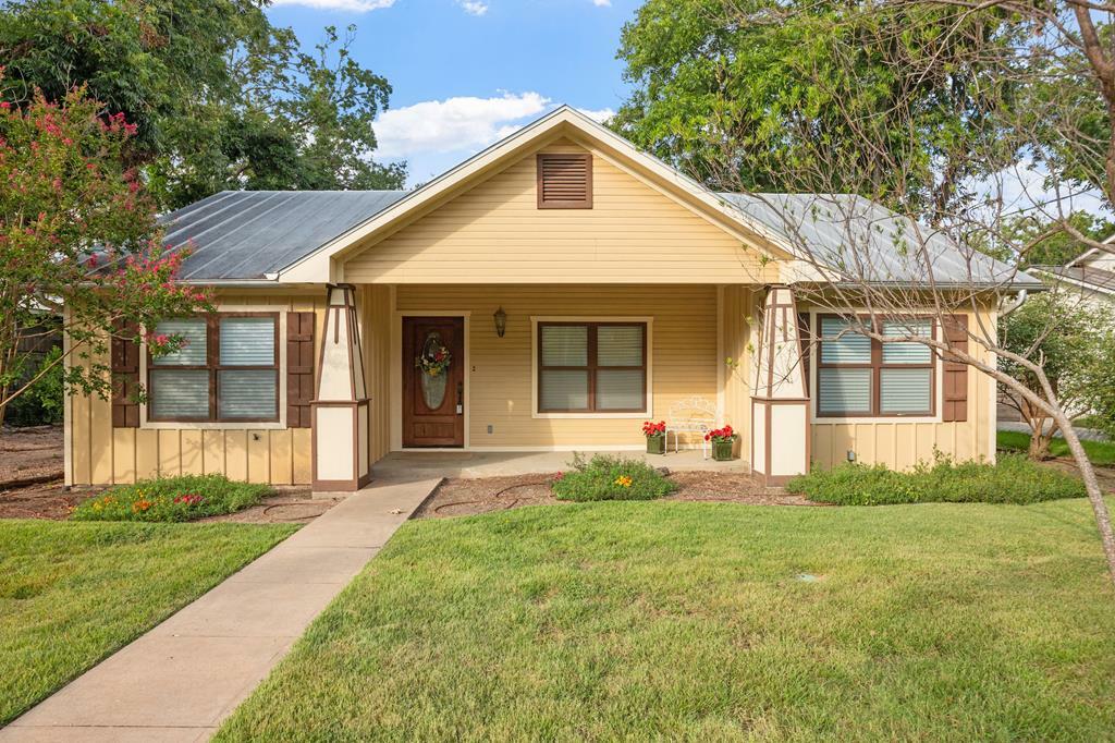 Property Photo:  411 College St  TX 78624 