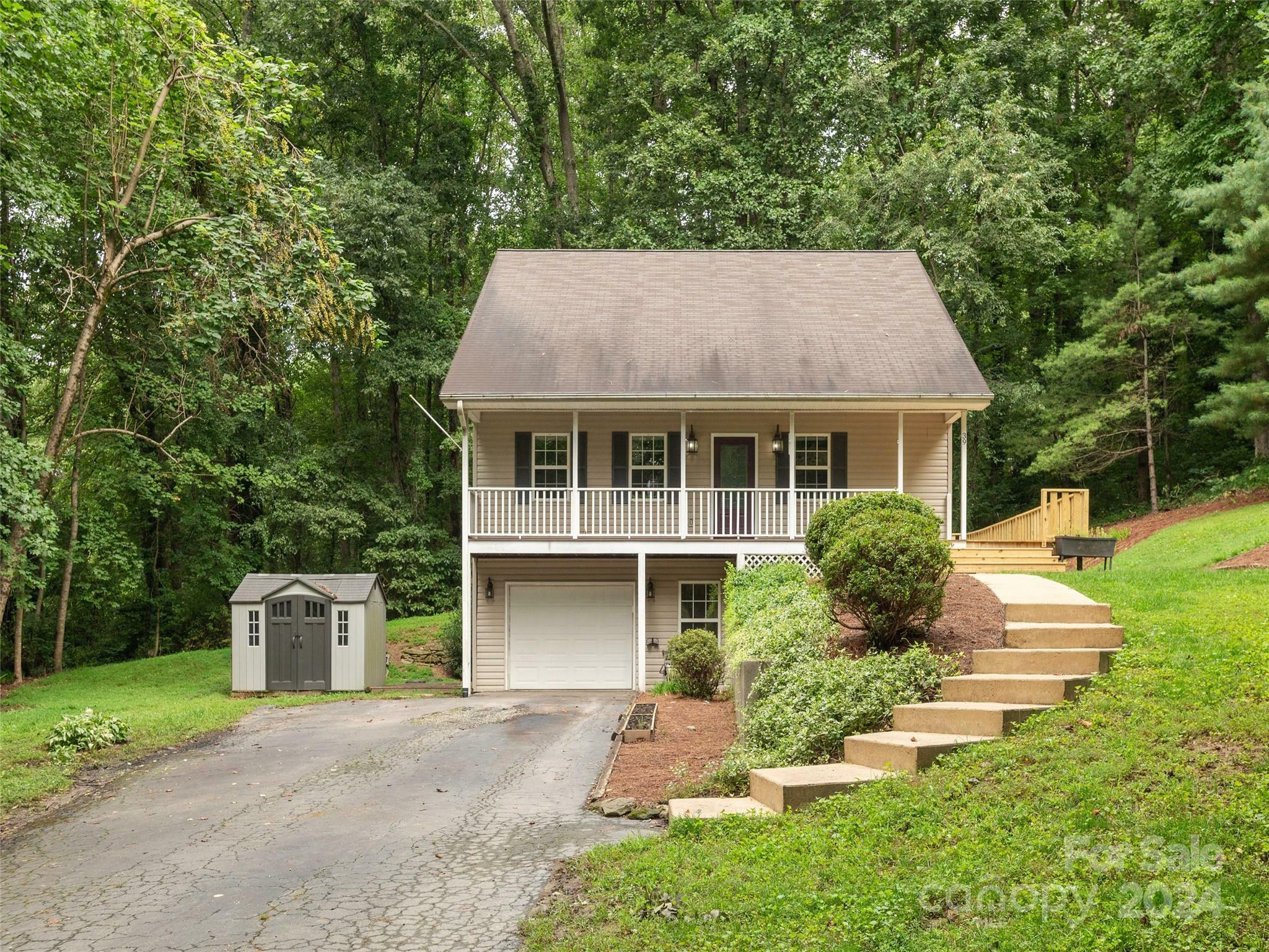 39 Apple Creek Lane  Hendersonville NC 28792 photo