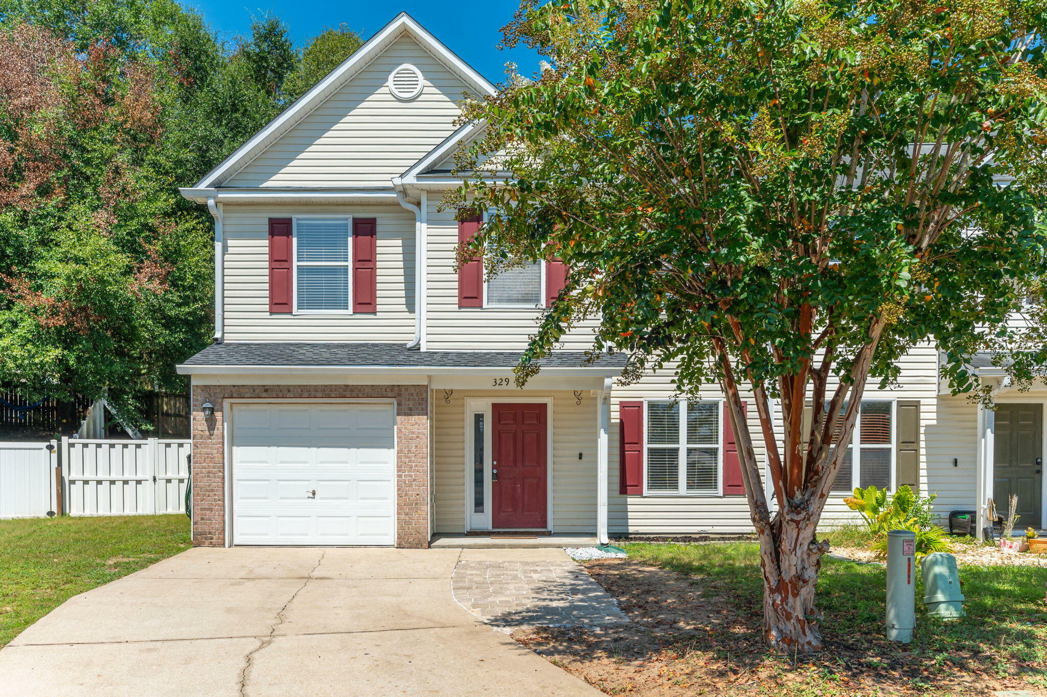 Property Photo: 329 Dahlquist Drive FL 32539