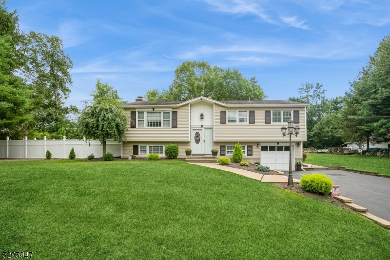 Property Photo:  11 Windsor Dr  NJ 07438 