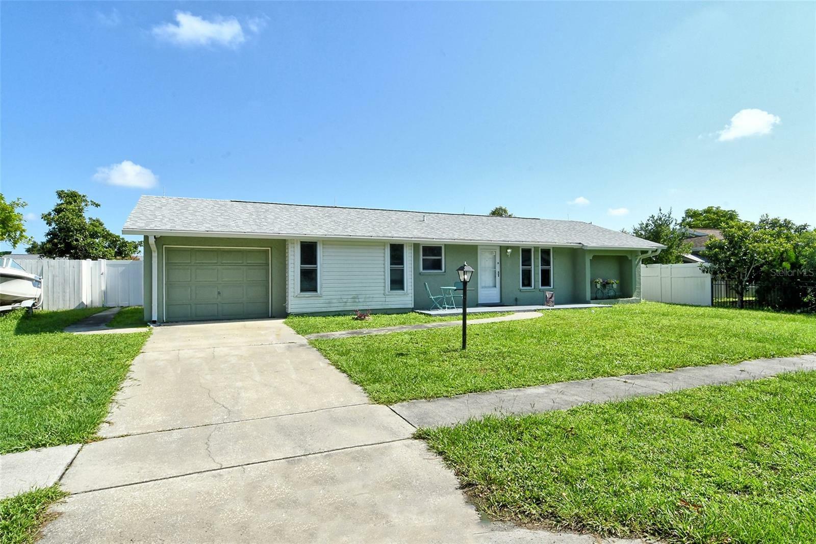 Property Photo:  8120 Lombra Avenue  FL 34287 