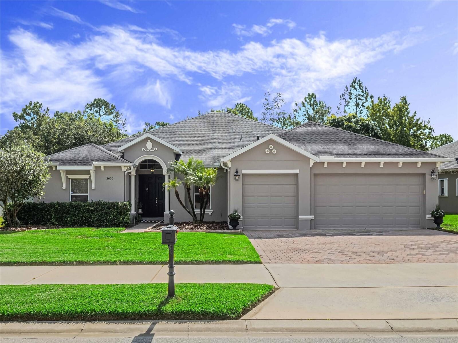 Property Photo: 3600 Heirloom Rose Place FL 32766