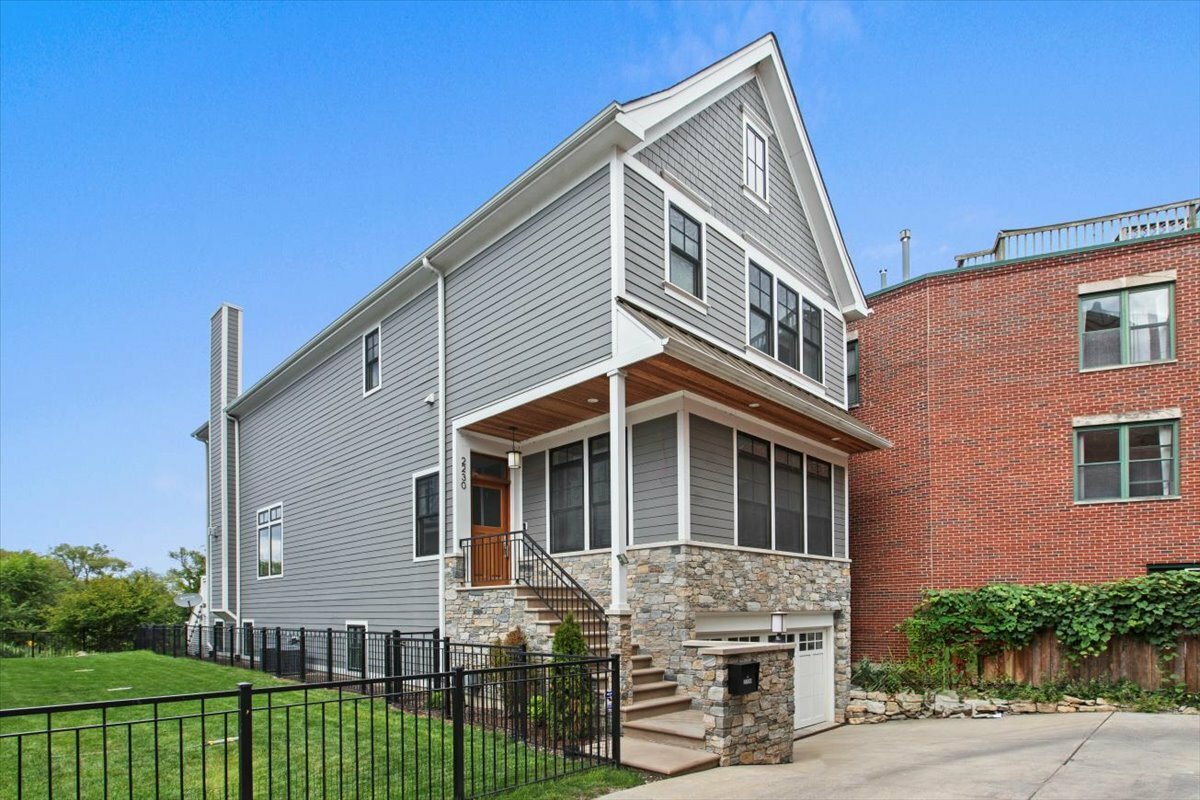 Property Photo:  2230 W Wolfram Street  IL 60618 