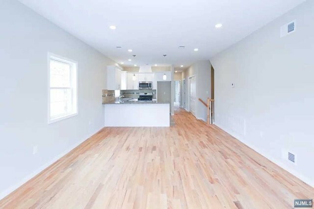 Property Photo:  308 William Street 1  NJ 07029 