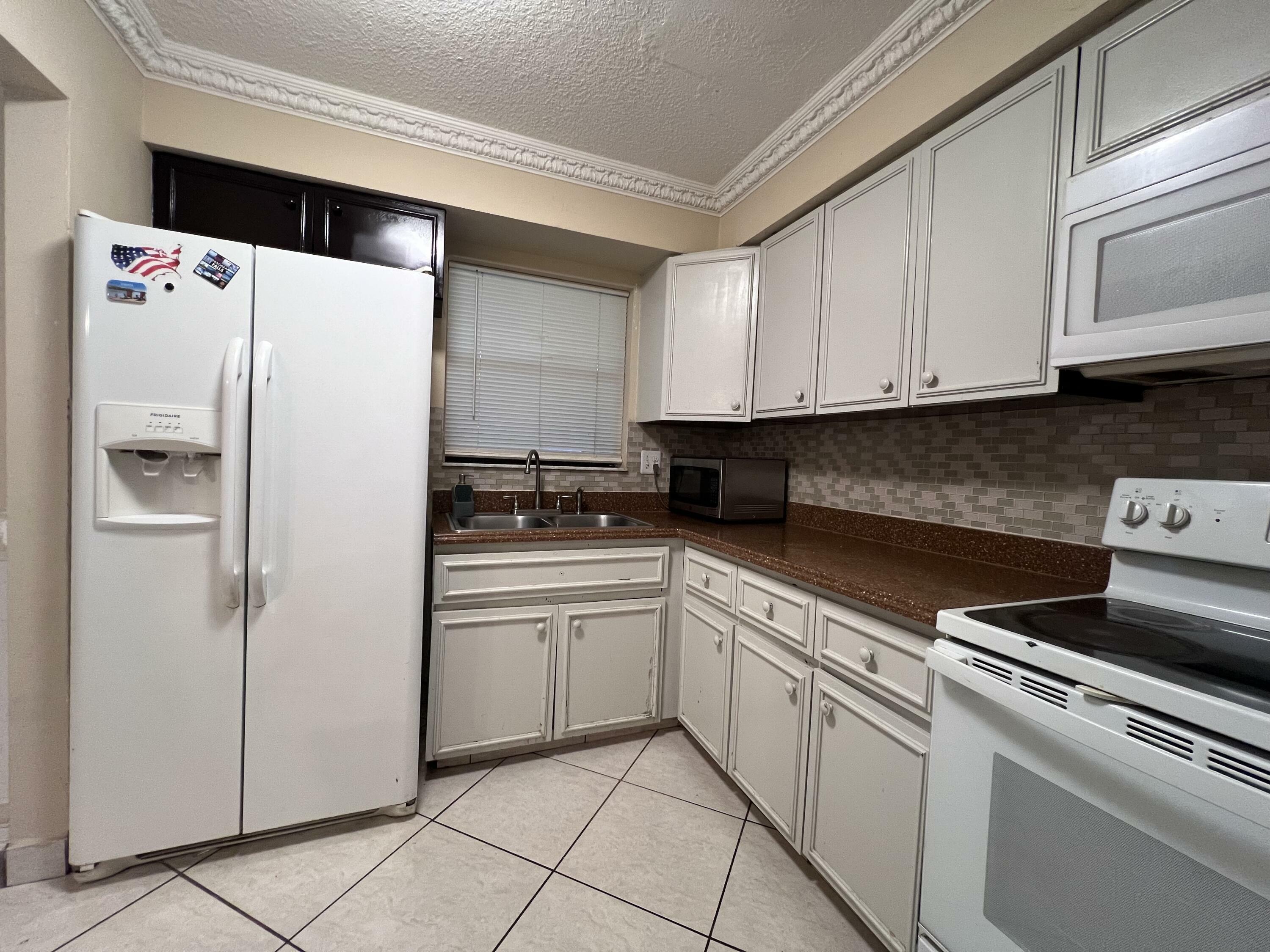 Property Photo:  5202 Bayside Drive 5202  FL 33463 