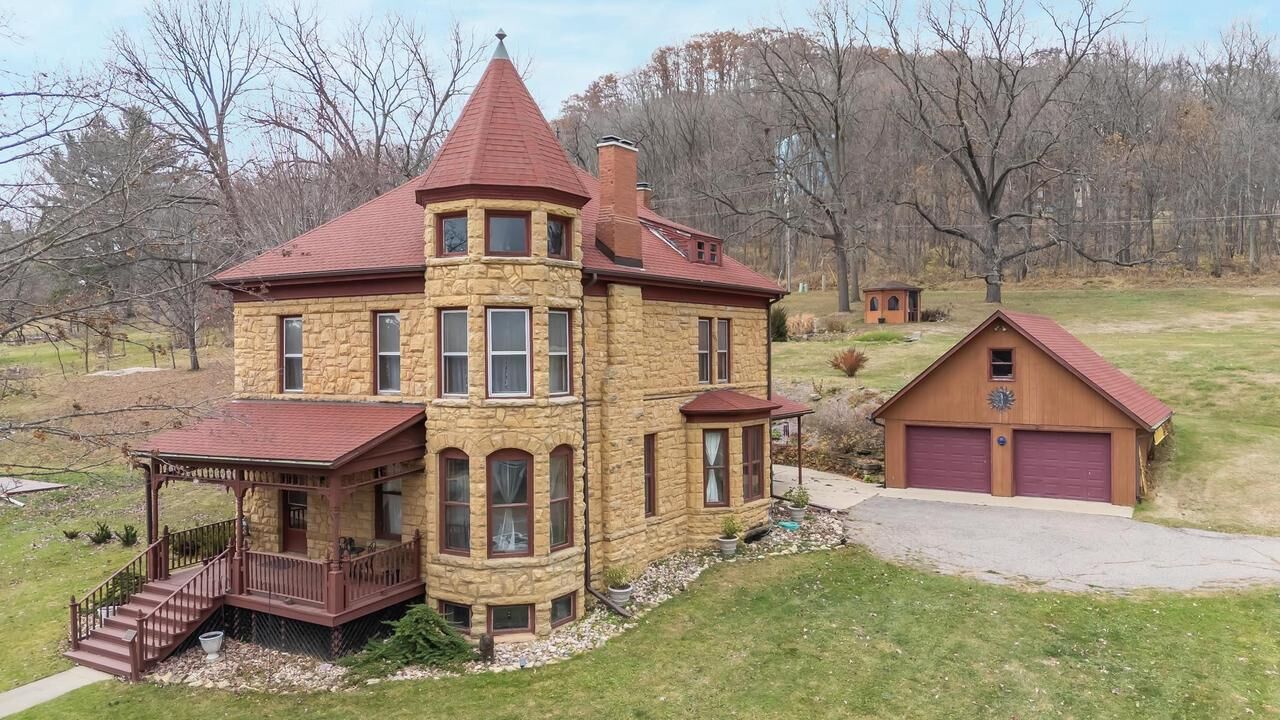 Property Photo:  932 West Seminary Street  WI 53581 