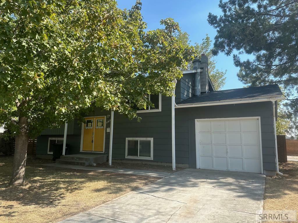 Property Photo:  2670 Salmon Street  ID 83406 