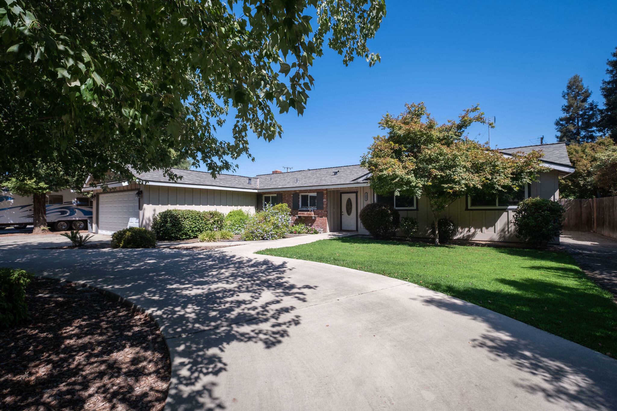 Property Photo:  14892 Lipson Avenue  CA 93292 