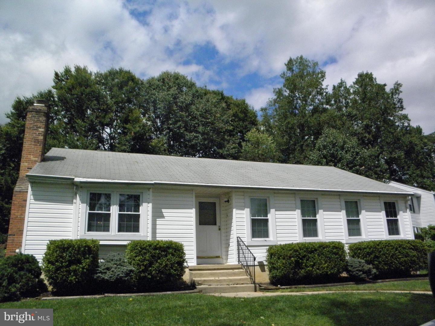 Property Photo:  4 Flintridge Court  MD 21236 