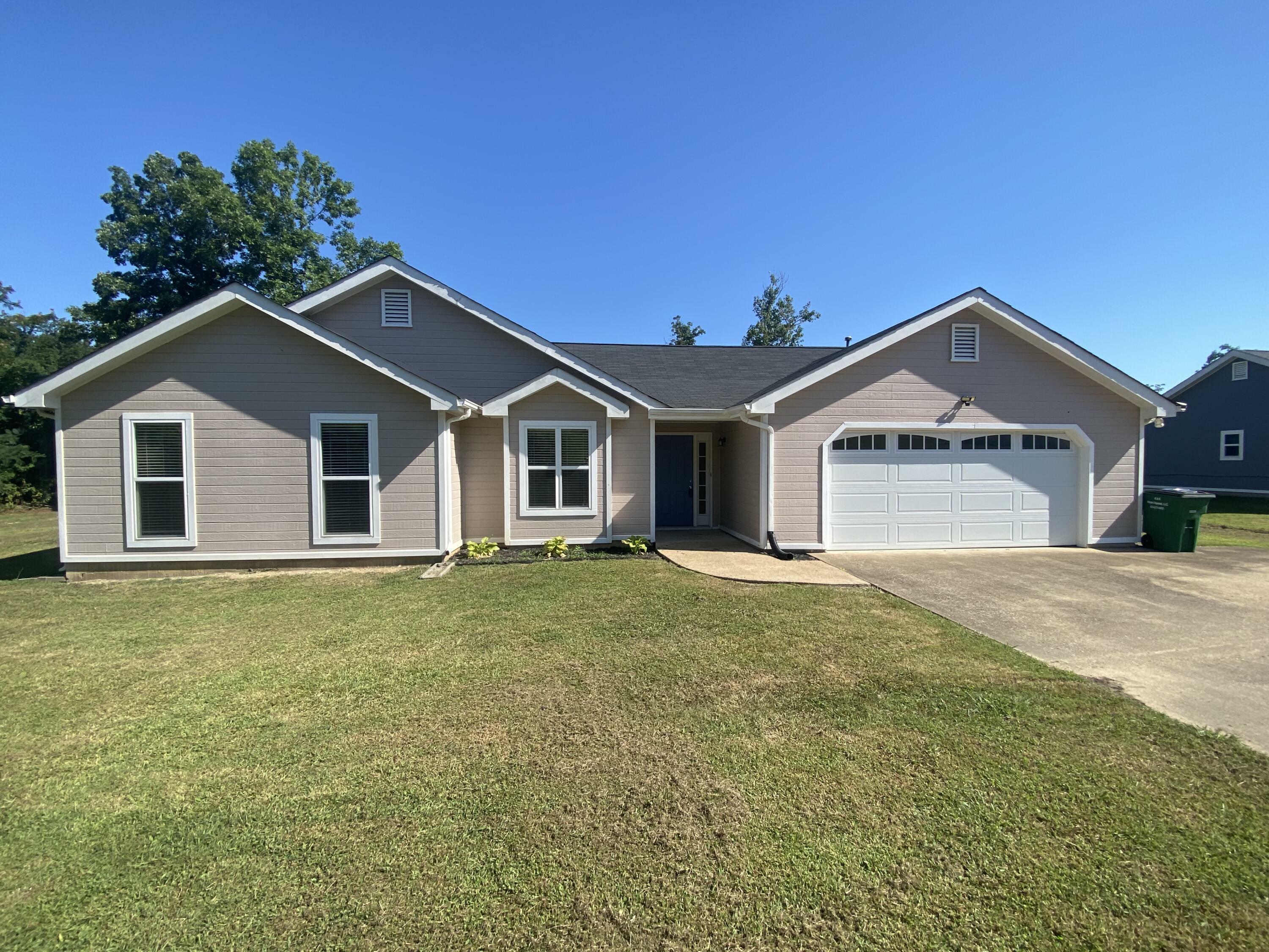 Property Photo: 2819 Oak Leaf Lane TN 37421