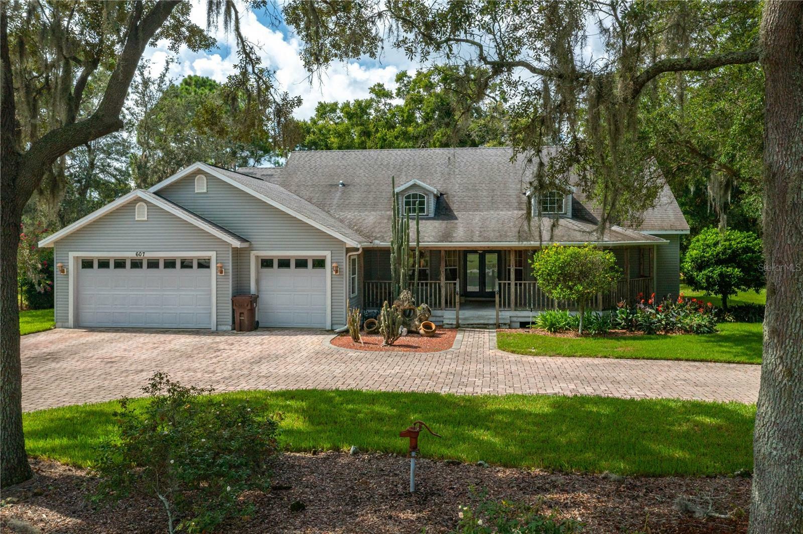 Property Photo:  607 North Boulevard W  FL 33837 