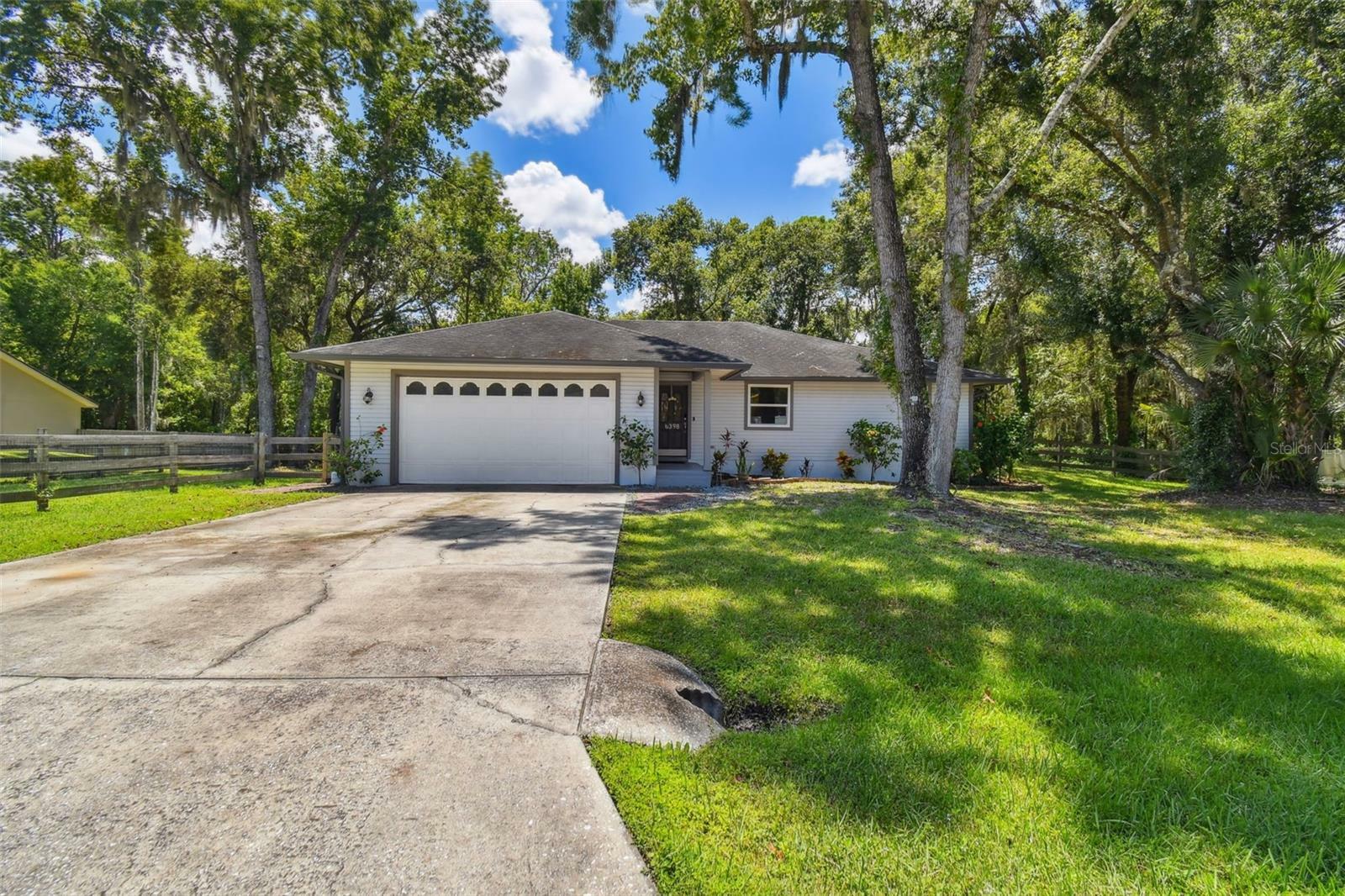 Property Photo:  6398 Forestwood Drive E  FL 33811 